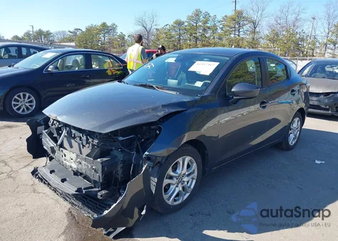 2018 Toyota Yaris Ia из США, поврежденный, VIN 3MYDLBYV8JY327727